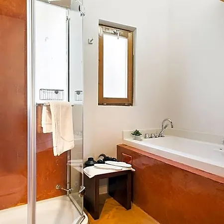 Hotel De 2*